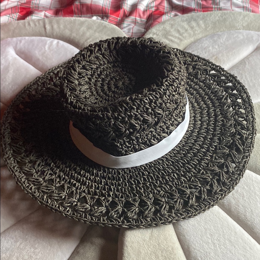 SeaWorld Black Wide-Brimmed Hat with Woven Texture